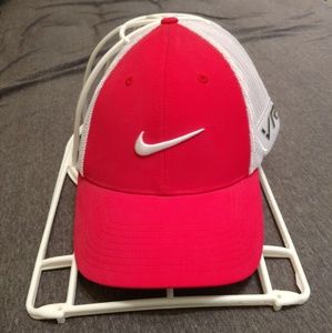 NWOT Nike Golf Hat SM/MD